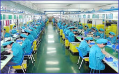 小時(shí)工，短期工，實(shí)習(xí)生待遇，20-25/小時(shí)，保底工時(shí)260個小時(shí)，每月有260-300個小時(shí)，包吃住